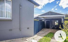 Modern Cottage Central Location